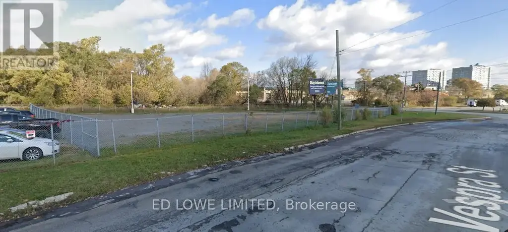 100 Vespra Street, Barrie (400 East)